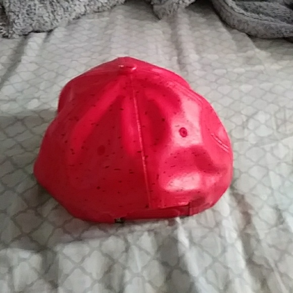Red hat - Picture 4 of 4